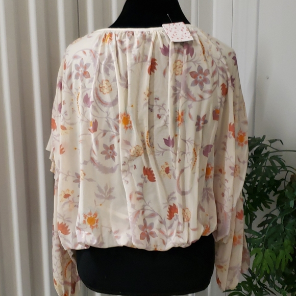 IN MYSTERY BUNDLE. FREE PEOPLE Floral Blousy top 8% spandex - Picture 5 of 9